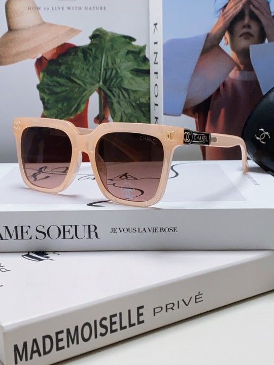 Square frame women's sunglasses