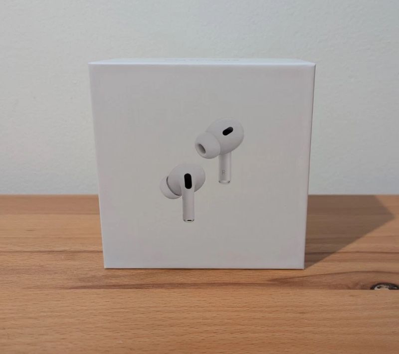 Apple AirPods Pro 2nd Generation with MagSafe Wireless Charging Case (USB‑C)