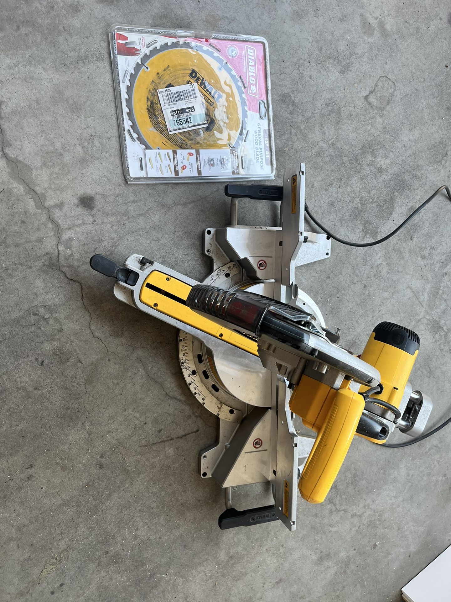 Dewalt Compound Miter Saw 12”