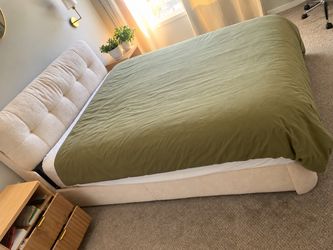 Queen Size-Cream Bouclé Upholstered Bed Frame & Headboard