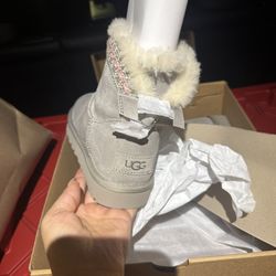 UGG  CLASSIC MINI TASLYN SUEDE Size 7