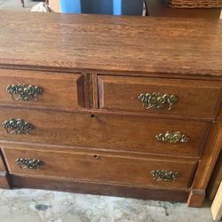 Beautiful Oak Antique Dresser