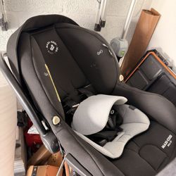 Baby Seat And Two Bases