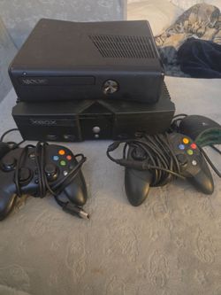 XBOX AND XBOX 360 WITH 2 CONTROLLERS AND 2 CORDLESS PRECISION CONTROLLERS