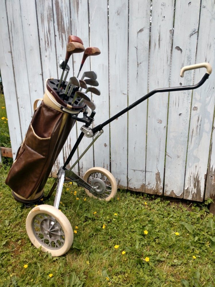Good Starter Set Of Golf Clubs - Vintage