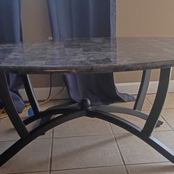 Coffe Table With Two Matching End Tables 
