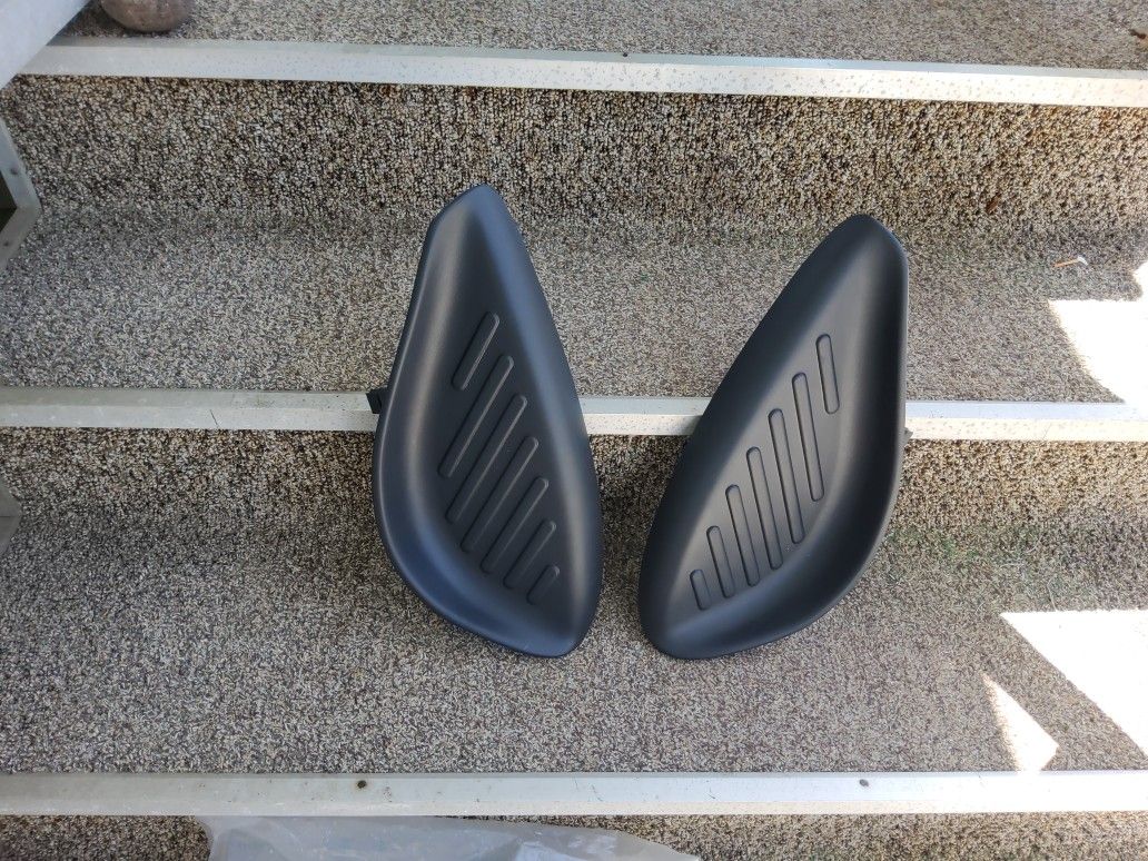 Flareside Ford F150 Driver/Passenger Side Bed Front Step Pad. New/OEM