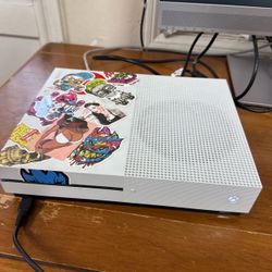 Xbox one 781 GB console only