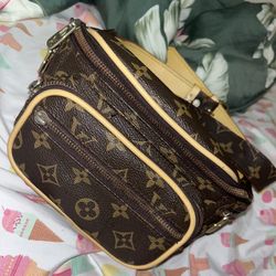 LV Fanny Pack , Brown , Belt Is Adjustable for Sale in Kapolei, HI - OfferUp