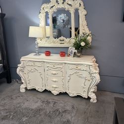 Dresser & Mirror $1,000🏆