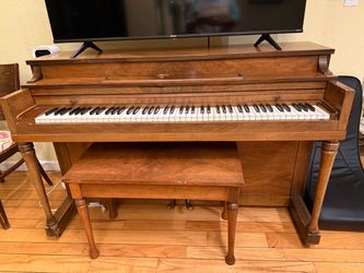 Free Winter Piano and Bench