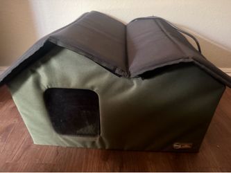 Heated cat house