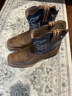 Ariat cowboy boots kids size 4.5