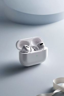 AirPods Pro 3 with Active Noise Cancellation — Excellent, USB-C