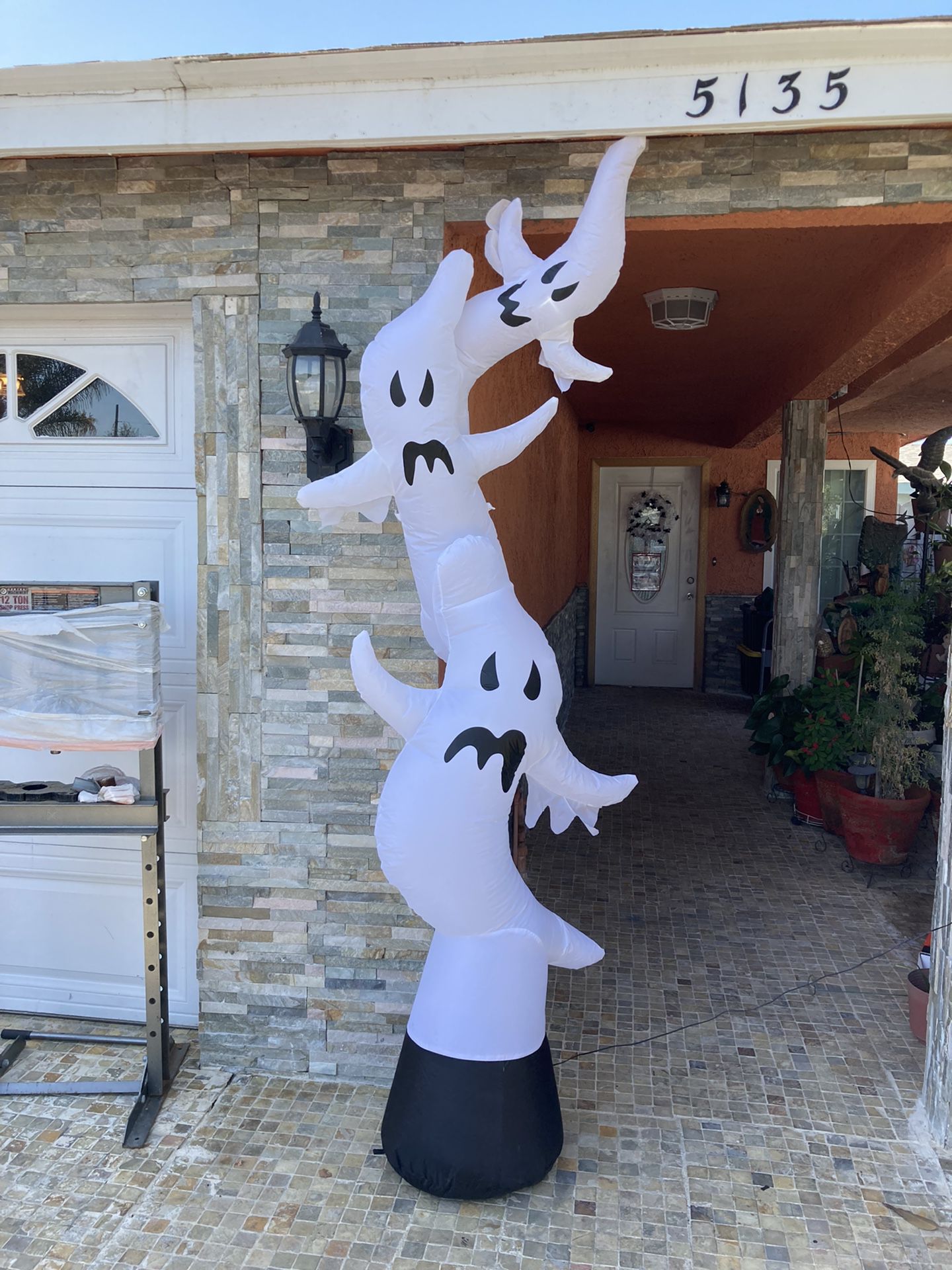8ft Tall Halloween Inflatable Ghosts 