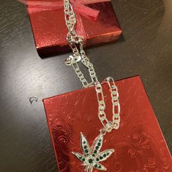 14 karat white gold laminated link chain with pendant