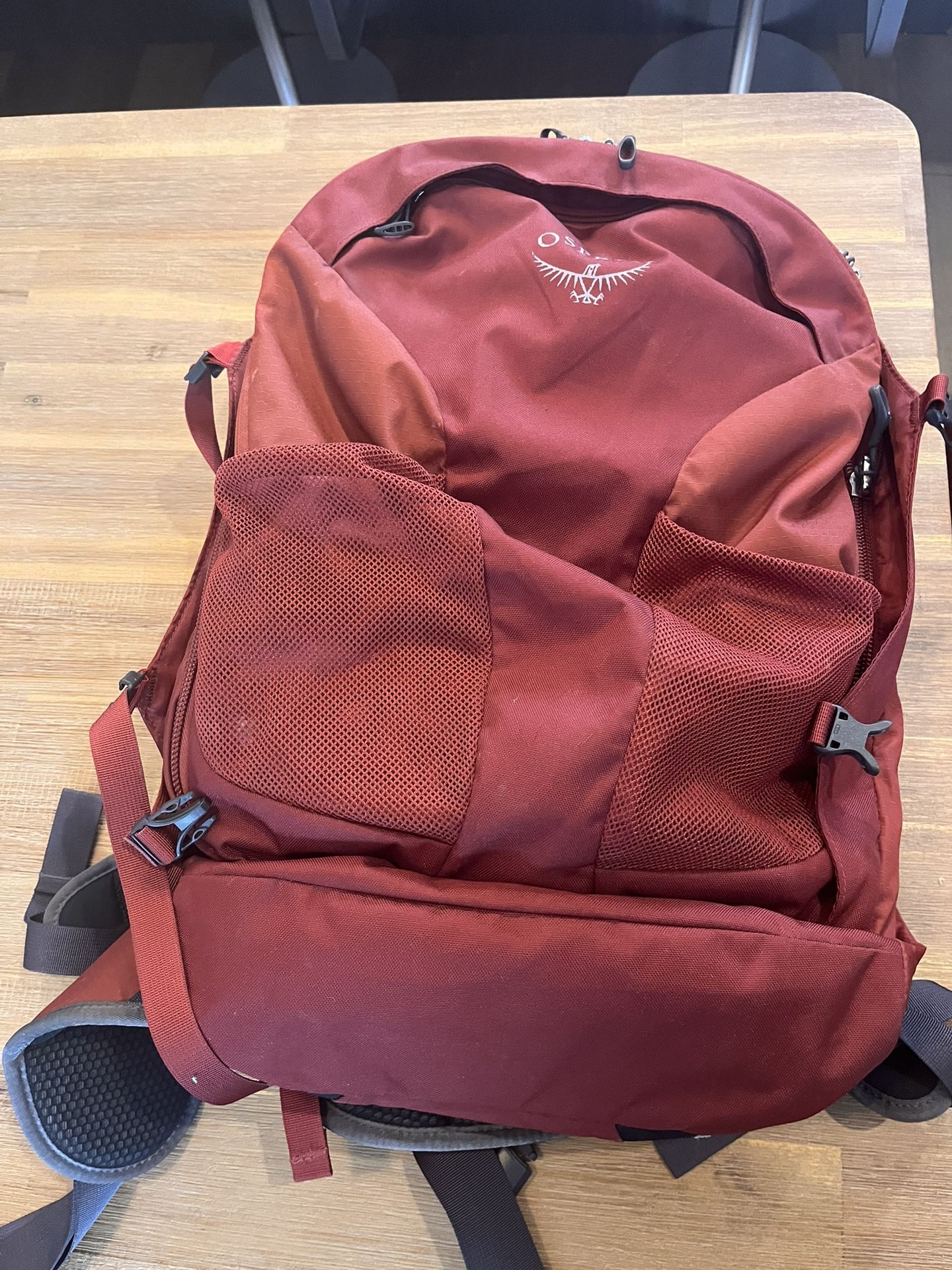 🎒 Osprey Farpoint 40L Daypack / Hiking Backpack – Great Condition