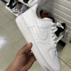 NIKE AIR FORCE - SZ 10