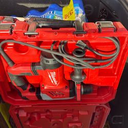 Milwaukee Roto Hammer 