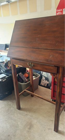 Art archive stand-up desk