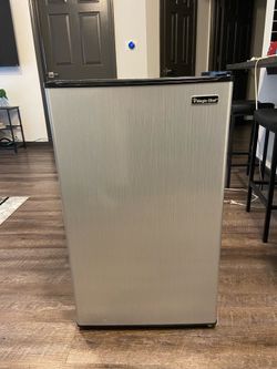 Magic Chef mini fridge