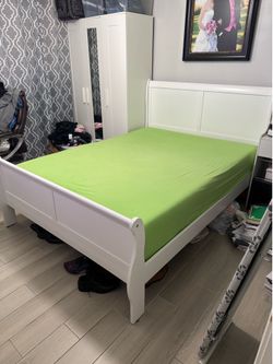 Queen size bed with mattress and metal bed frame support