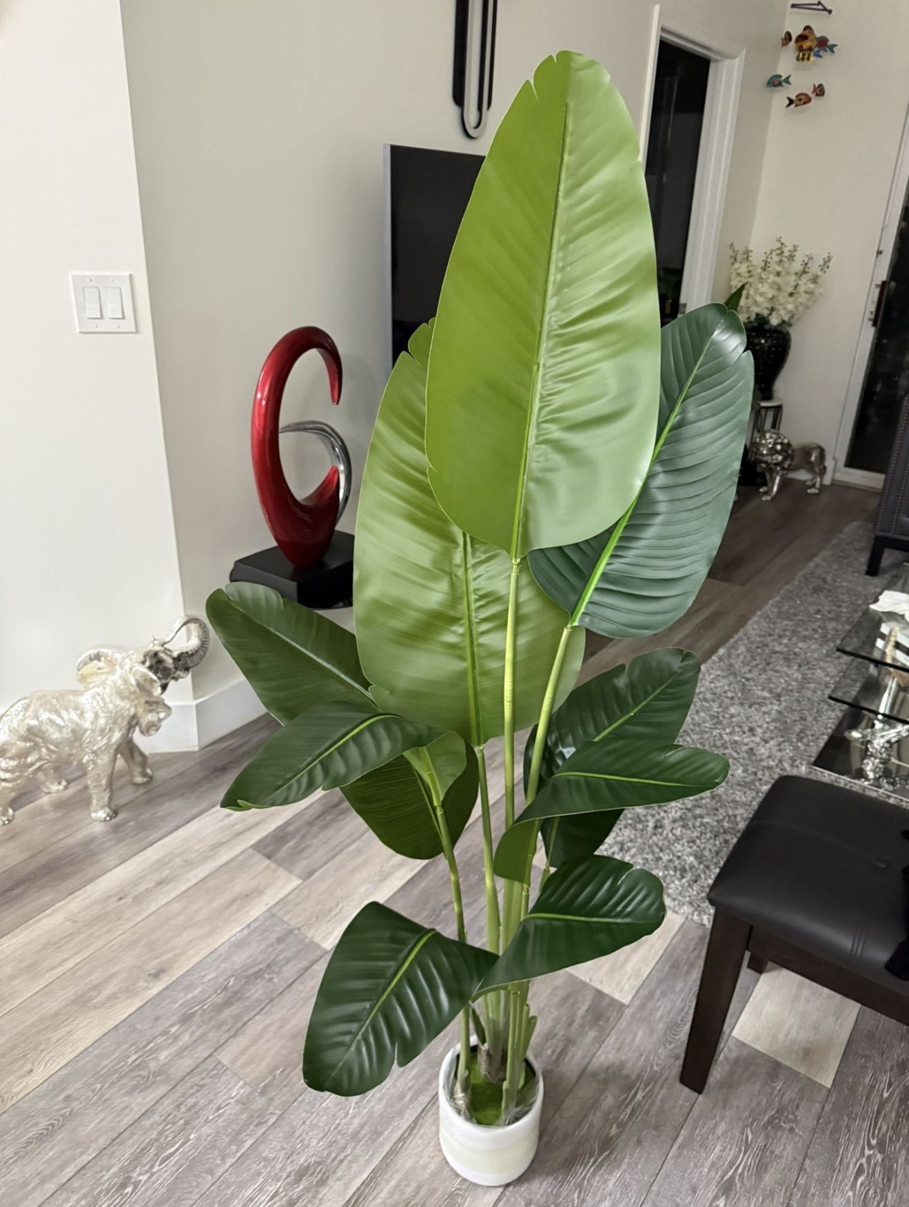 Pretty Artificial Plant 5 FT Tall With Realistic Leaves ! Brand New