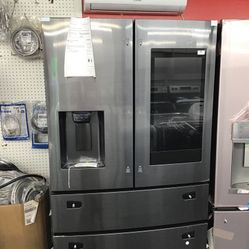 New Scratch And Dent Samsung 22.2 Cu Ft Counter Depth Black Stainless Steel Family Hub 4 Door Fridge. 1 year Warranty 