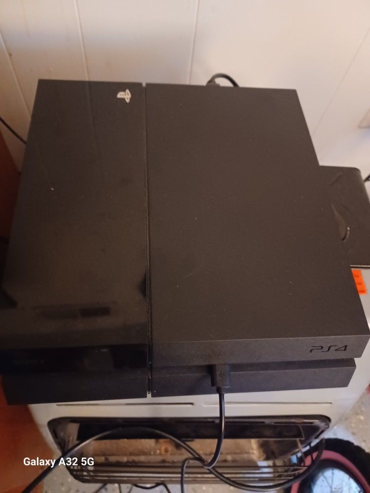 Ps4 Pro Last Of us, God Of War 1& 2, Gta V 175 Obo