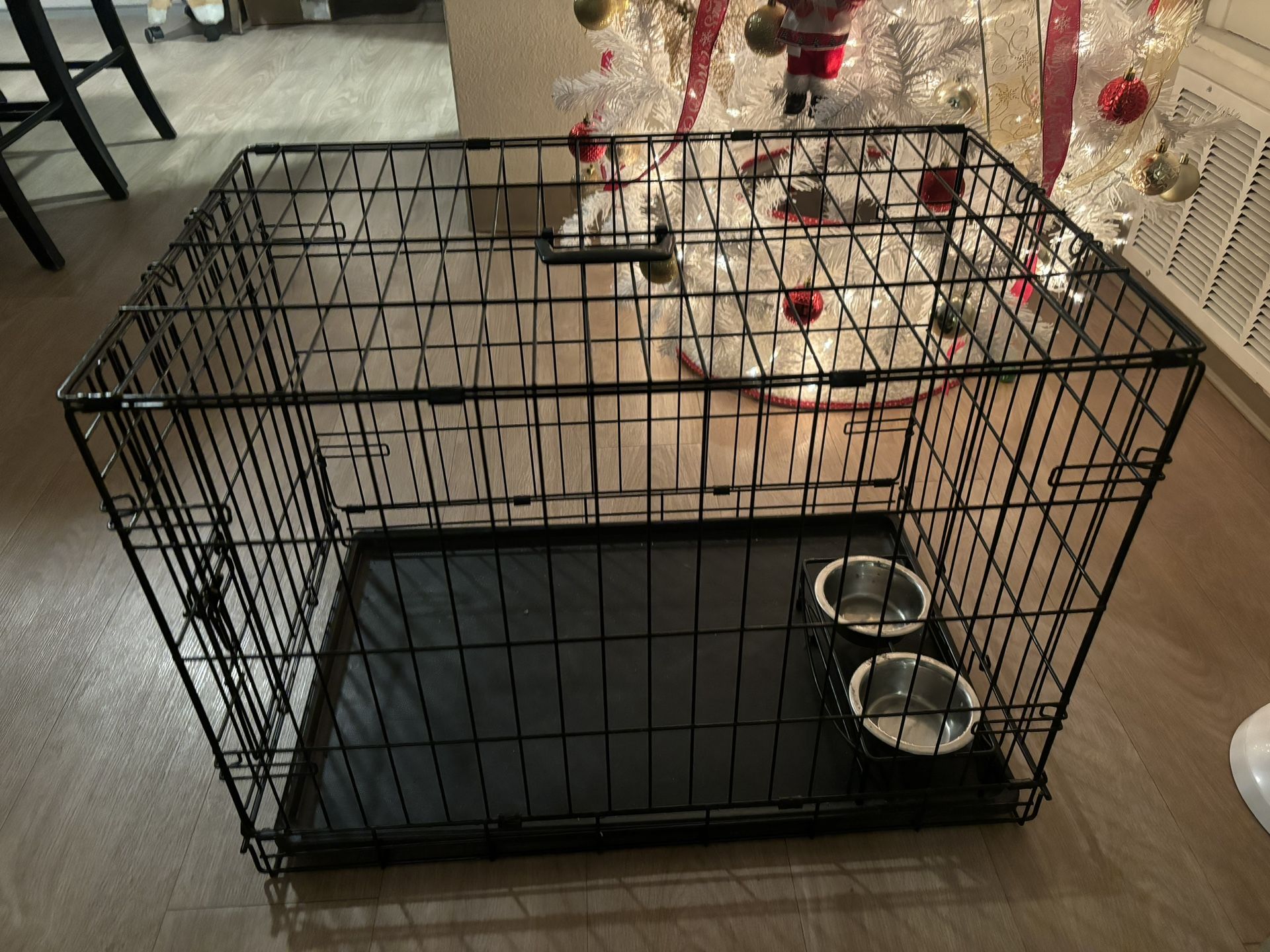 Médium Dog Cage with dog plates