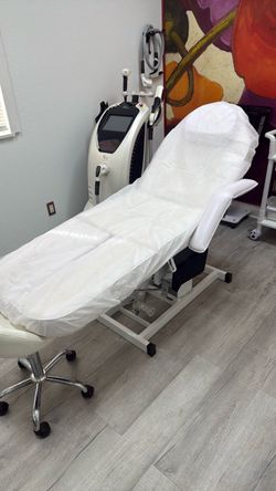 Electric salon chair