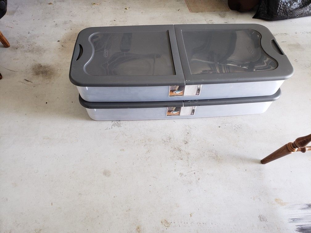 Storage containers