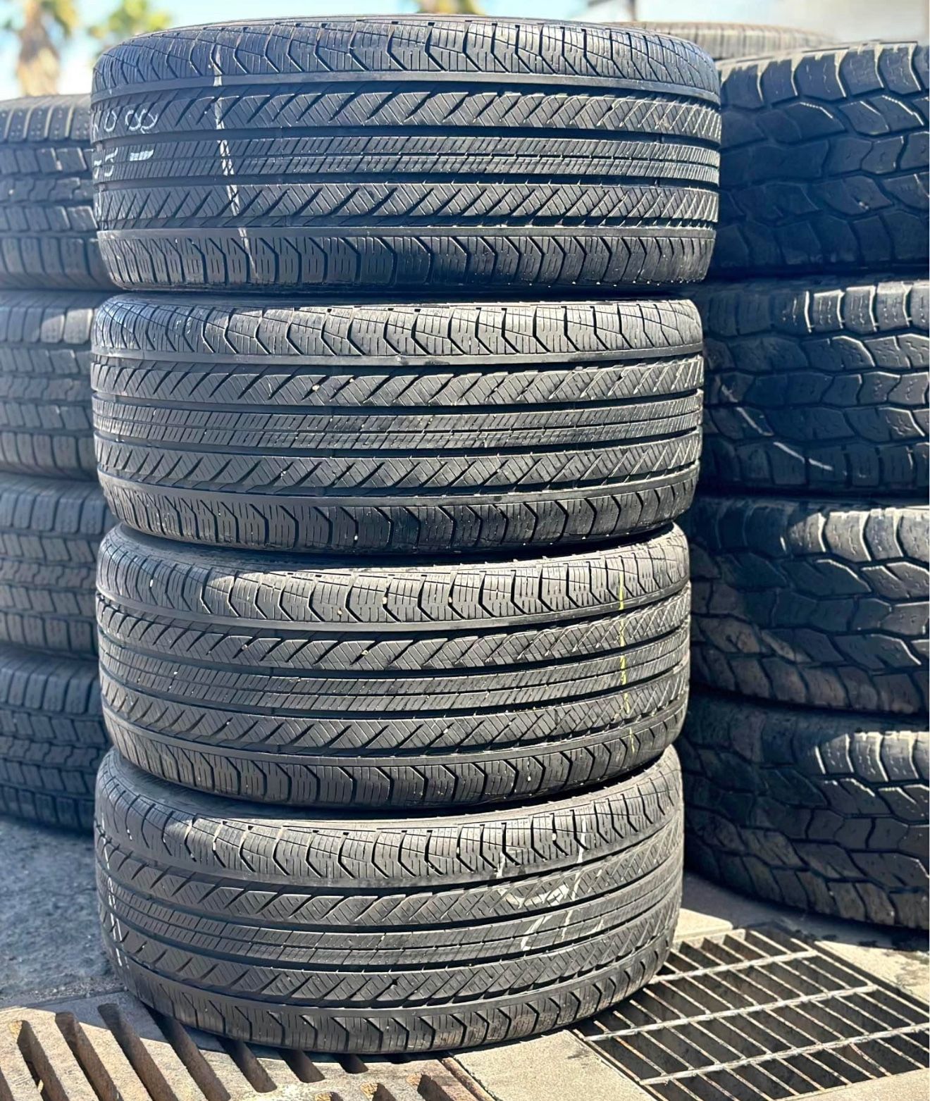 235/50/19 Continental Tire Con 80% De Vida Las 4