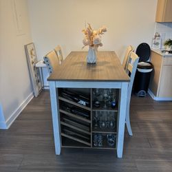 Beautiful High Top Table And Four Chairs!