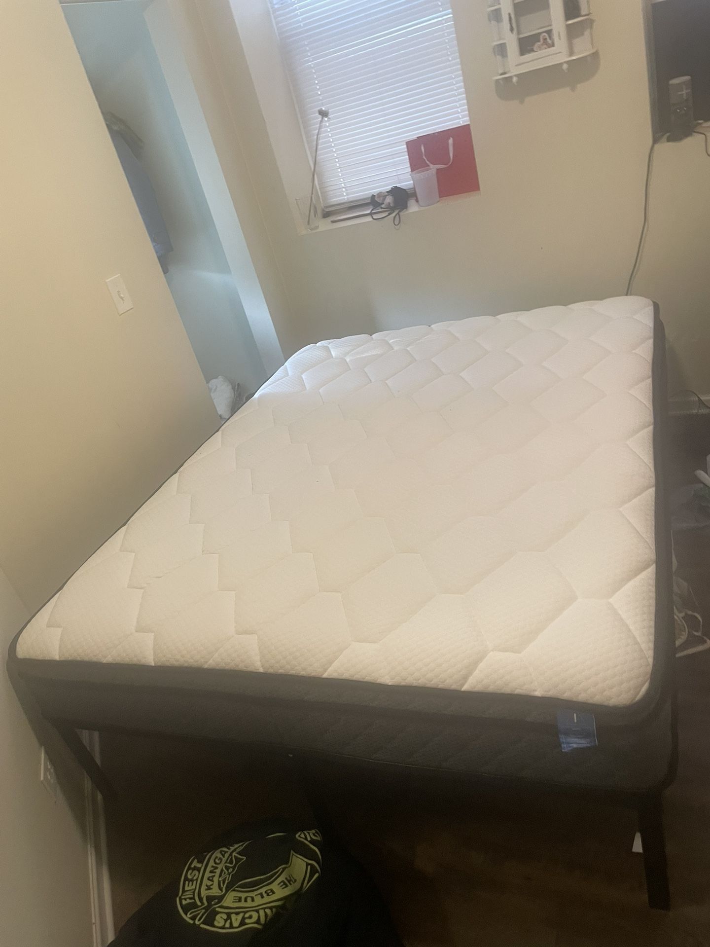 Queen Sized Memory Foam Mattress And Platform
