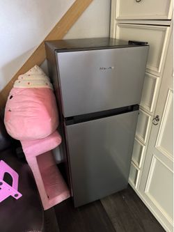 Mini fridge