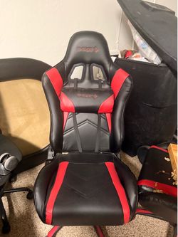 2 EMERGE gaming chairs