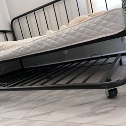 Twin day Bed With Doble Mattress