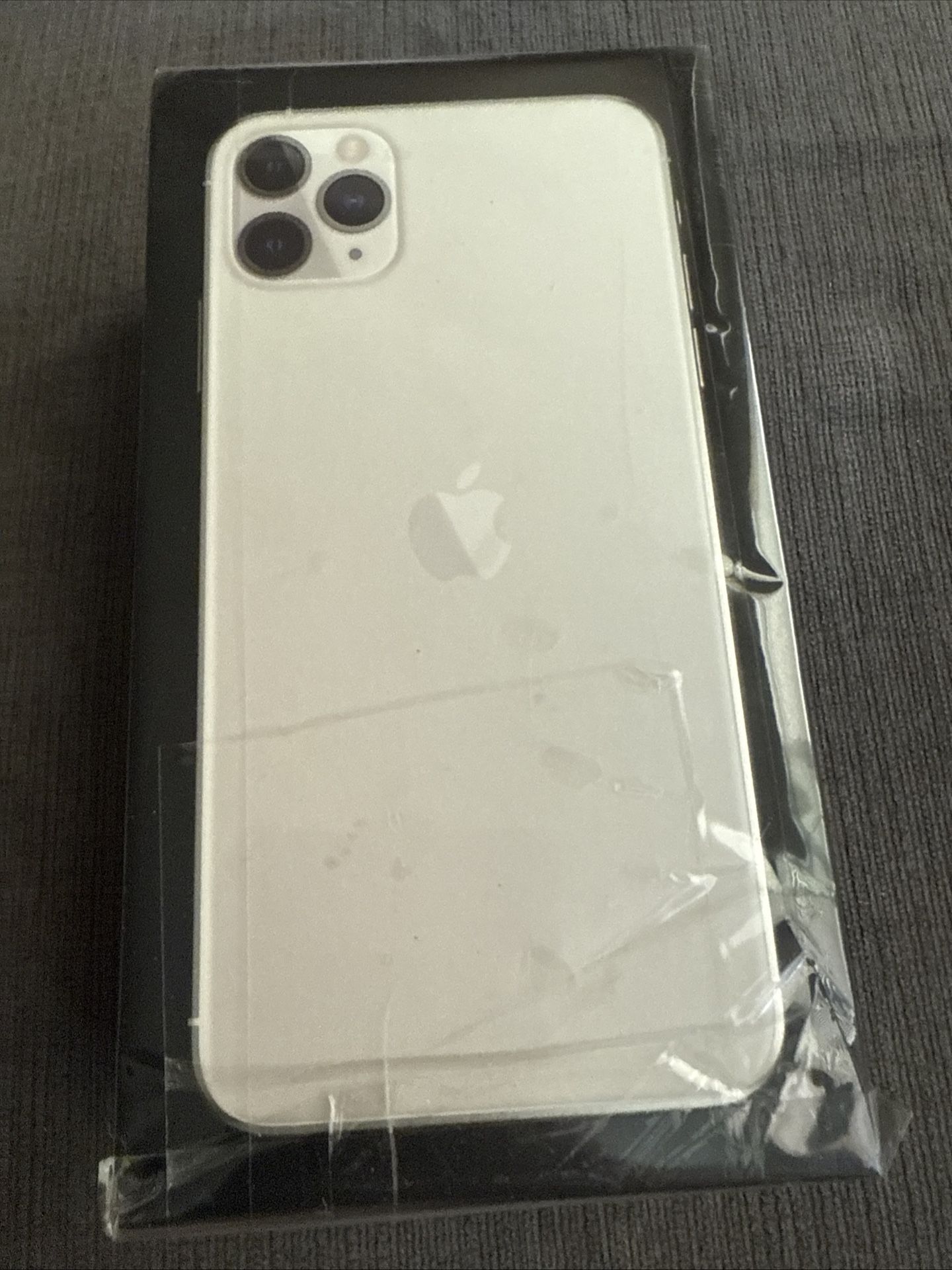 Brand New Apple iPhone 11 Pro Max 64gb For Cricket Only Silver Color
