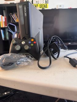 Microsoft Xbox 360 Slim Console with Controller