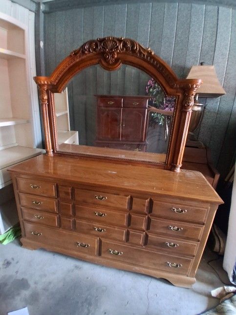 Dresser With Mirror