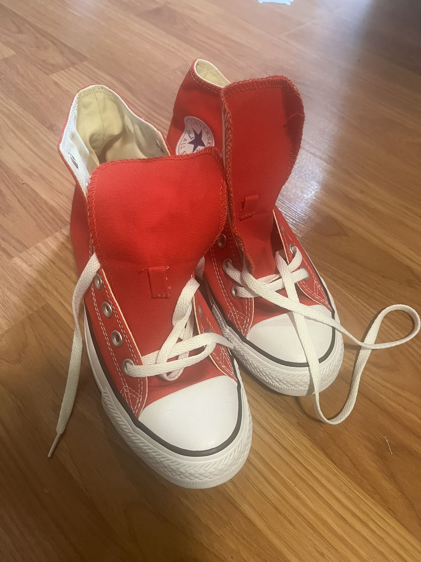 Women’s Converse Size 9