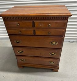 Solid wooden chest 4 drawers