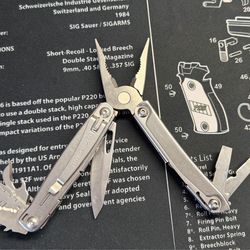 Leatherman Multitool with spring action and pocket clip