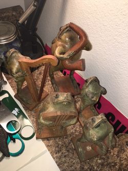 Taxidermy stuffed frogs