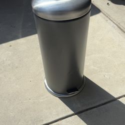 IKEA 8 Gallon Grey Pedal Bin 