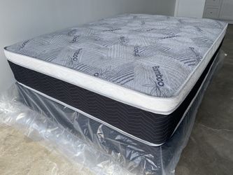 Queen Euro Bamboo Pillow Top Mattress!!