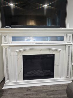 Electric Fireplace TV Stand / Entertainment Center – Great Condition