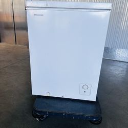 Hisense Chest Freezer – Works Great ❄️ Needs Cleaning – Great Deal!