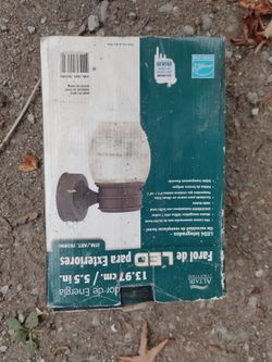 Outdoor wall mountable lantern